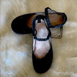 Jambu deep sea Mary Jane All terrain flats